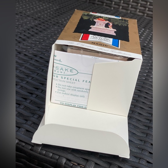 Hallmark 1996 Atlanta Olympic  Lighting The Flame Magic Christmas Ornament - Picture 6 of 8